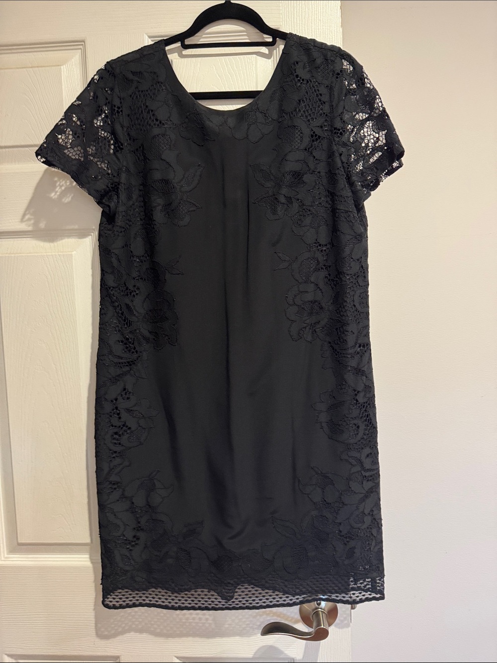Elie tahari Black Lace Short-Sleeve Shift Dress by size l